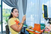 改则泰国主播品三亚榴莲：“尝到了家乡味”