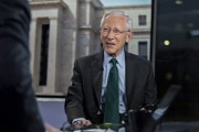 改则宏观经济学教授兼实践者Stanley Fisher逝世 曾培养全球多位经济决策者
